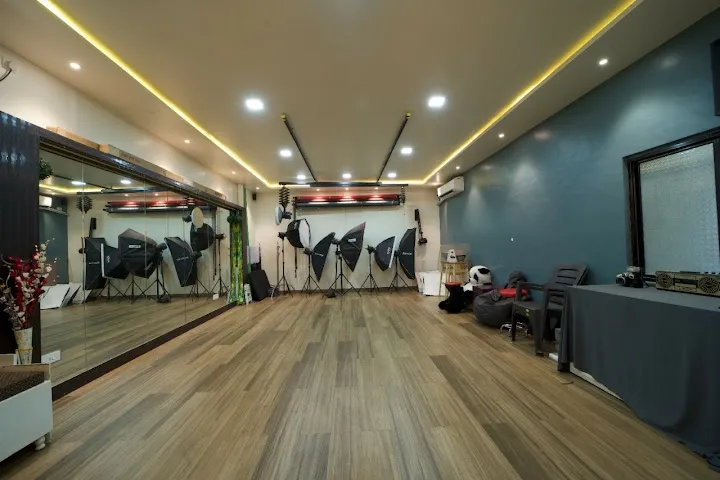 Photography Studio On Rent (Cubic Studio)