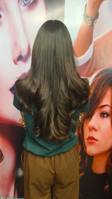 Green land unisex salon