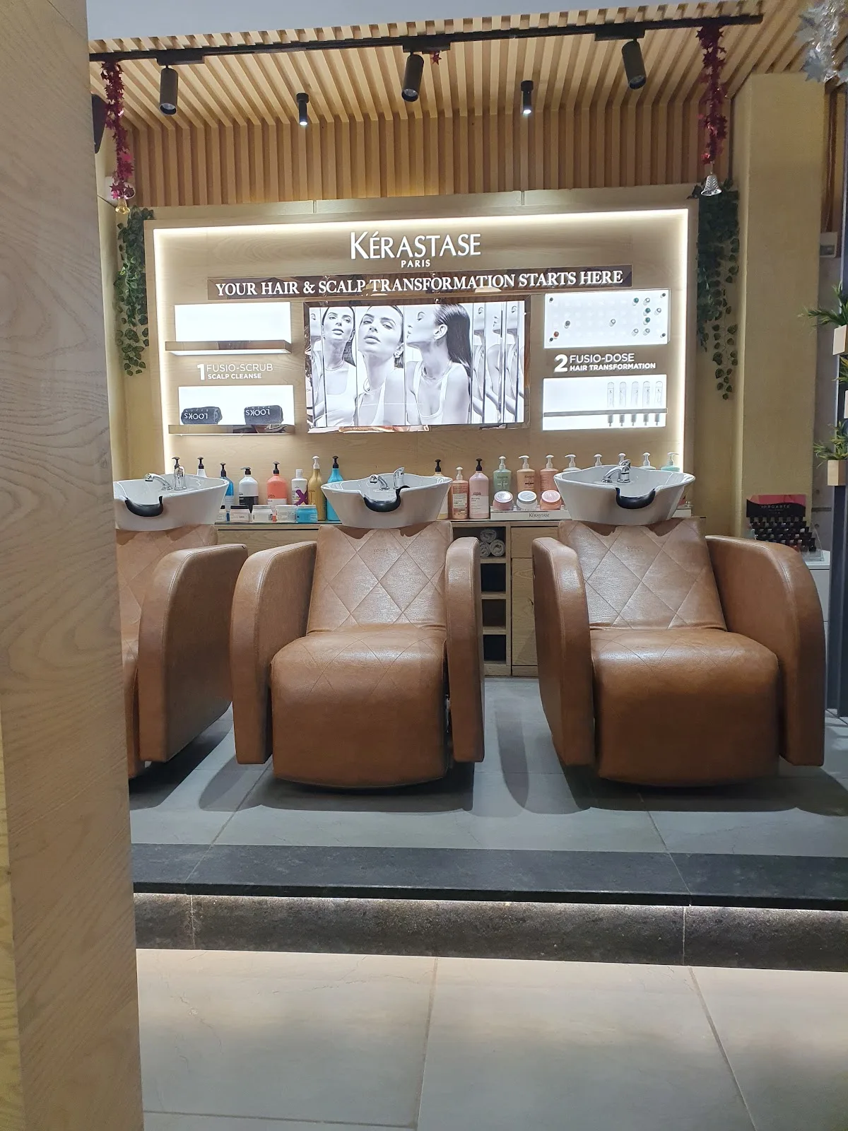 Looks Salon Swaroop Nagar