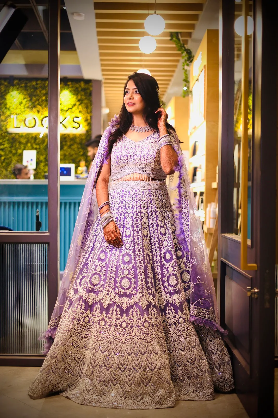 Looks Salon Swaroop Nagar