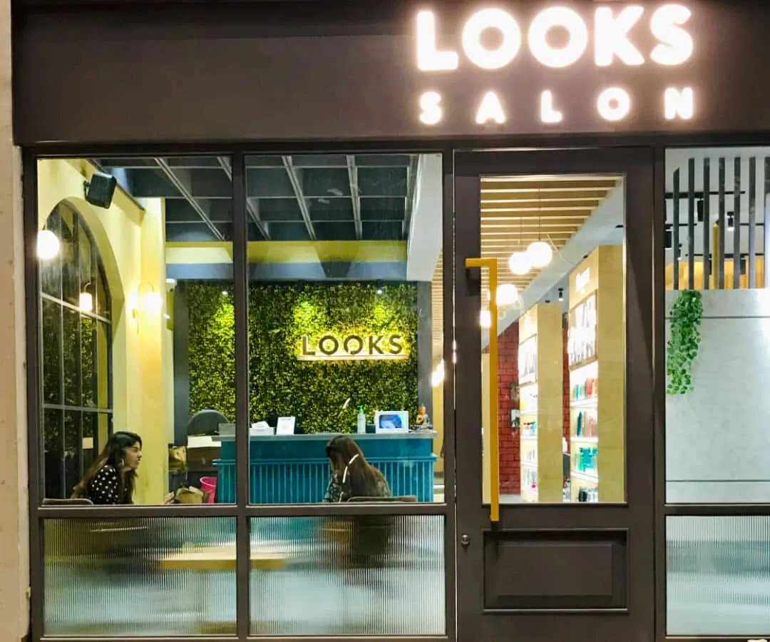 Looks Salon Swaroop Nagar