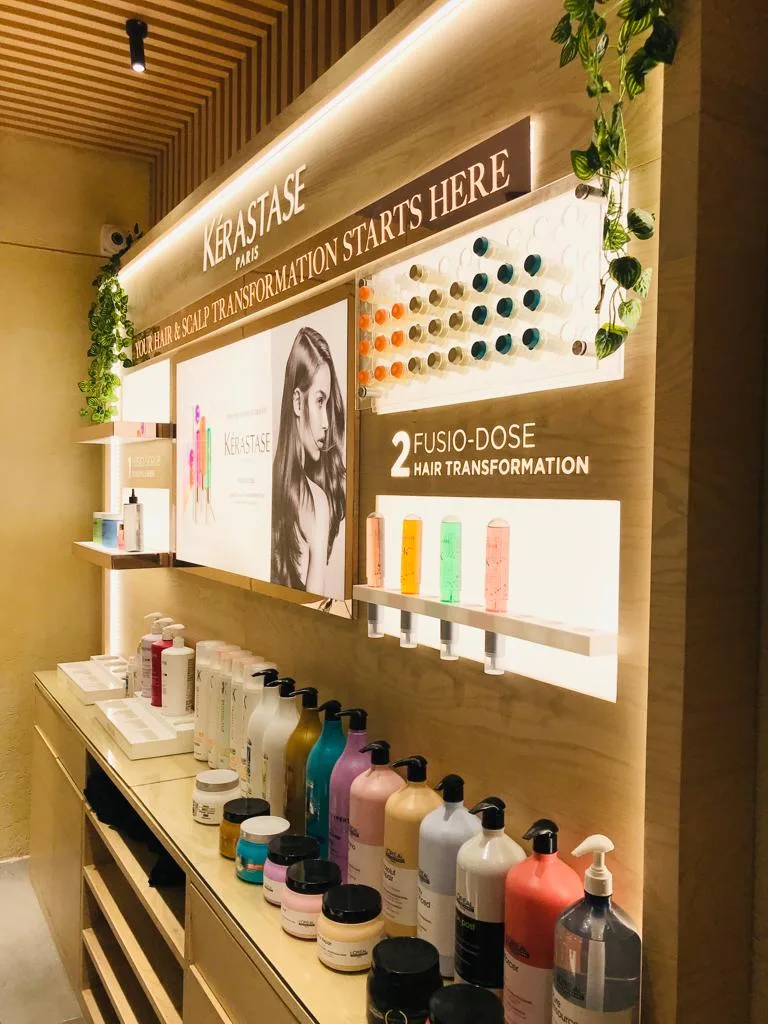 Looks Salon Swaroop Nagar