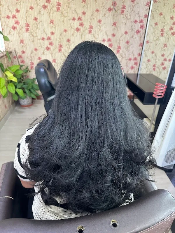 Golden Feather unisex salon ( beauty parlour)| Beautician Course & Makeup Academy in Bangalore
