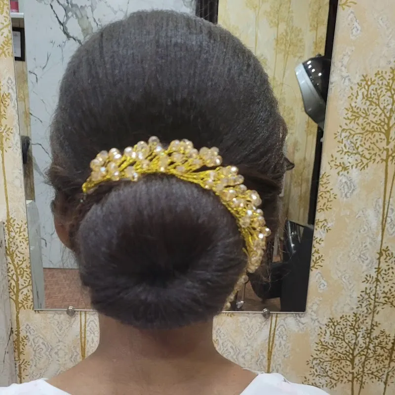 Beauty Garden Makeup Studio&Salon-Near me salon-Best Salon in hariharpur Lucknow-Best Makeup artist in Lucknow-Salon nilmatha
