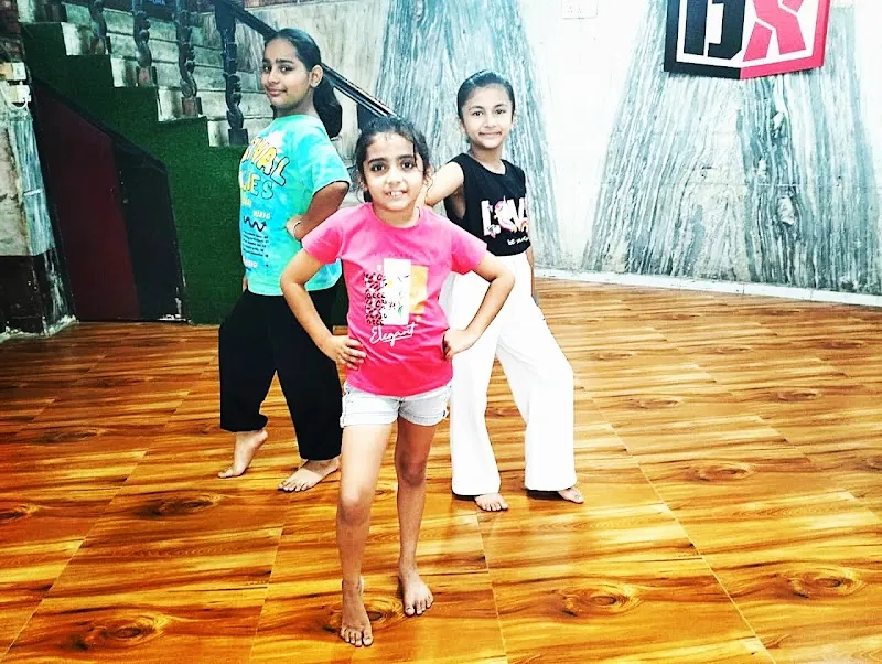 DX Dance Xtreme - Dance Academy In Pitampura Near me-Best Wedding Choreographer Delhi-Aerobics Zumba
