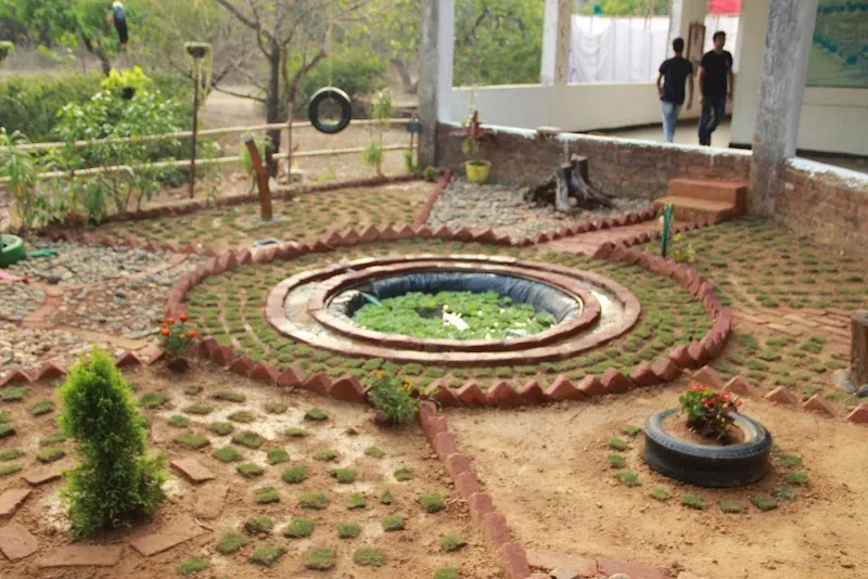 B. S. Bandekar College Of Fine Art (Applied Art)