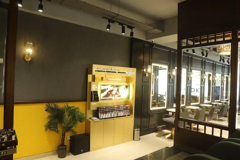 LOOKS Salon, MG Road, Sultanpur