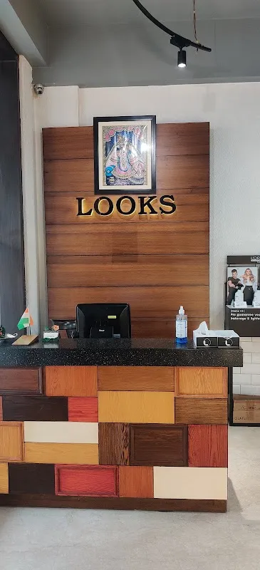 LOOKS Salon, MG Road, Sultanpur