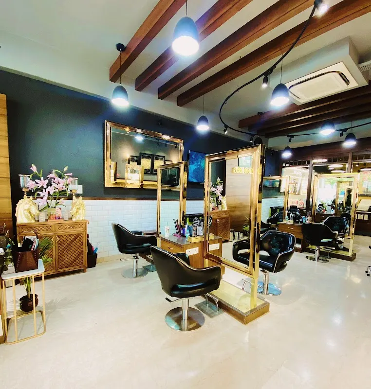 LOOKS Salon, MG Road, Sultanpur