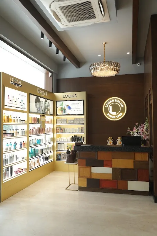 LOOKS Salon, MG Road, Sultanpur