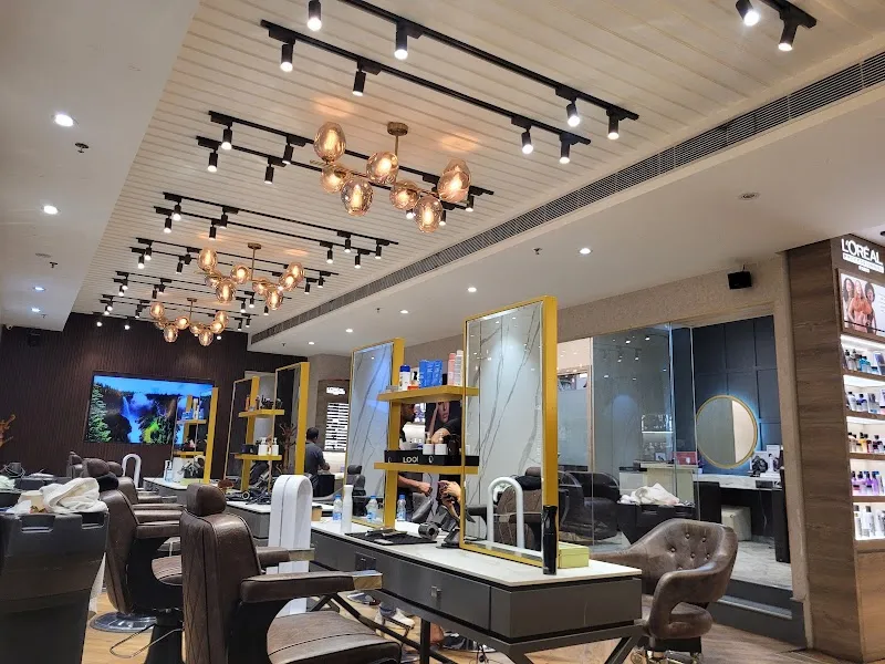 LOOKS Salon, MG Road, Sultanpur
