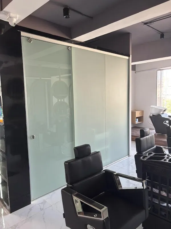 New Looks Unisex salon
