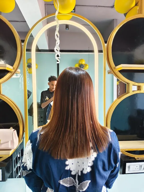 New Looks Unisex salon