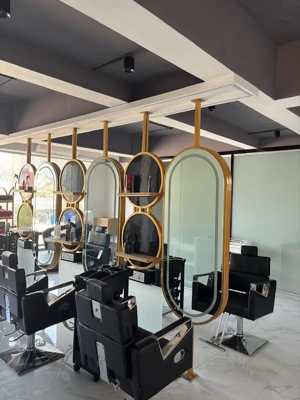 New Looks Unisex salon