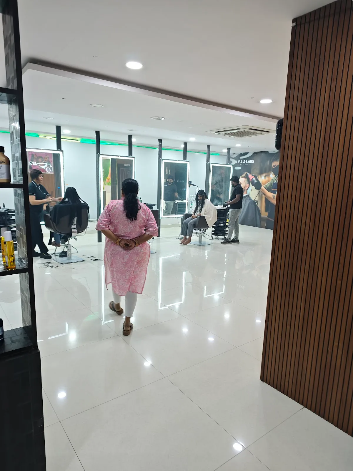 Lisa & Lars Dé Salon | SR Nagar