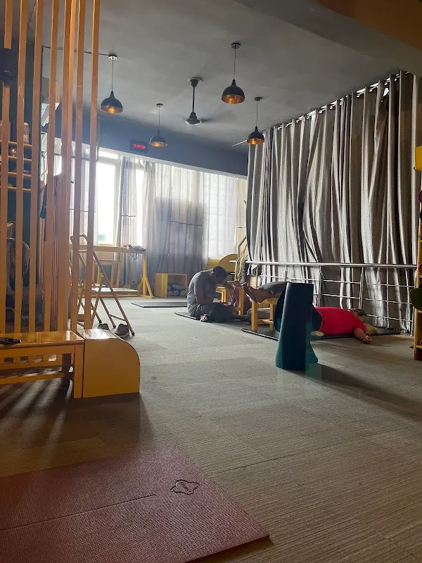 Nirogya stretching & power yoga studio