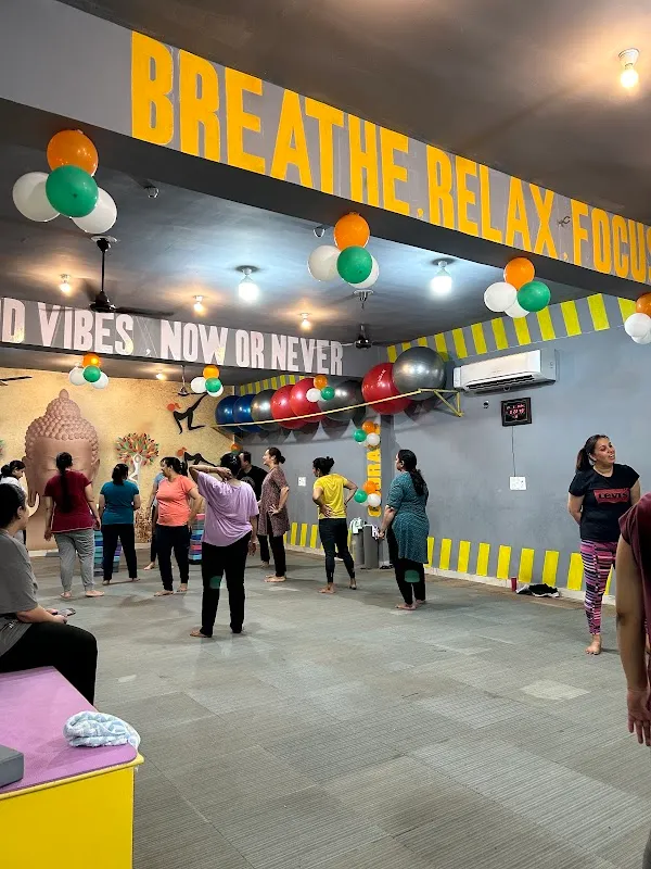 Nirogya stretching & power yoga studio