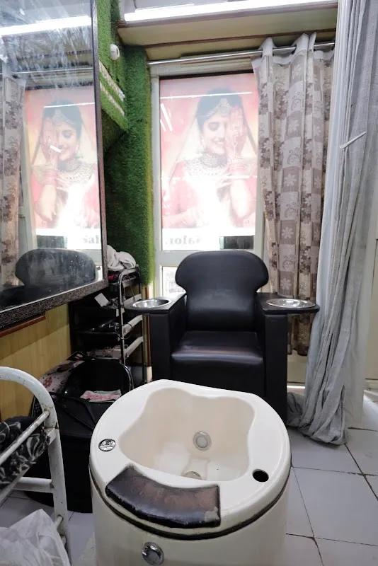 Poonam Salon