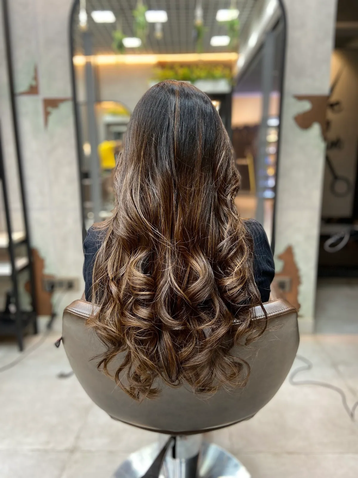 Madan's Makeover Luxury Salon