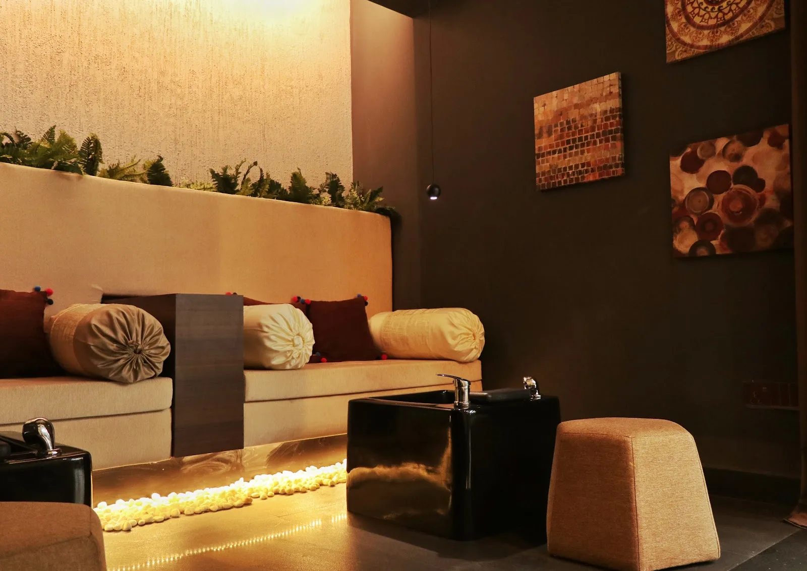 Madan's Makeover Luxury Salon