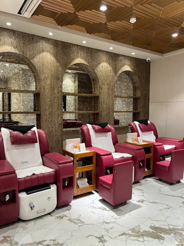 Looks Salon, N block, GK1