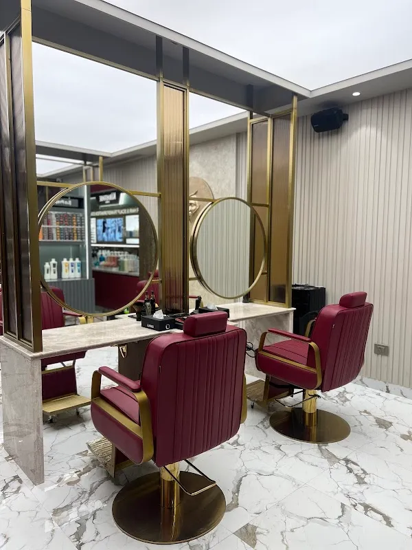 Looks Salon, N block, GK1