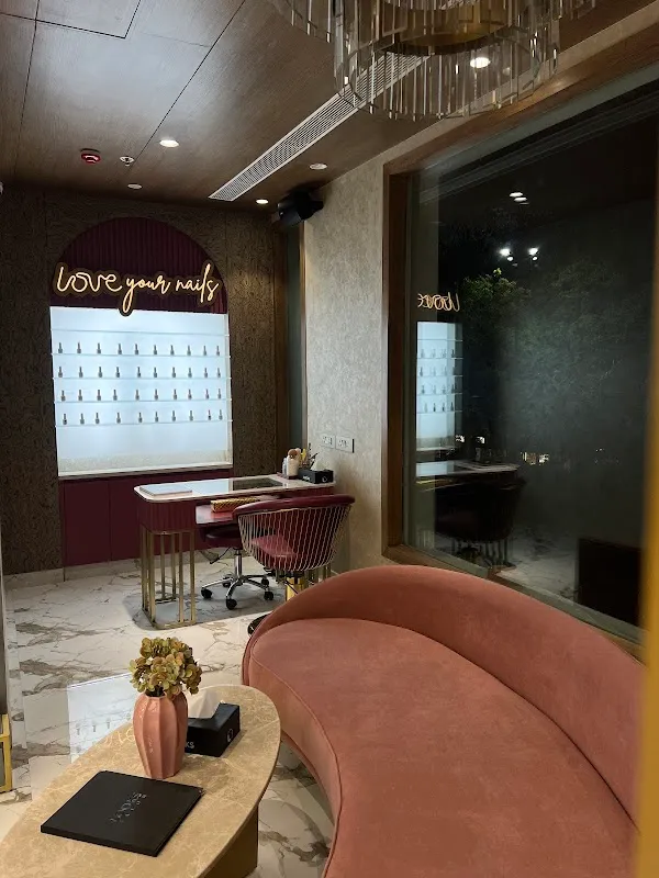 Looks Salon, N block, GK1