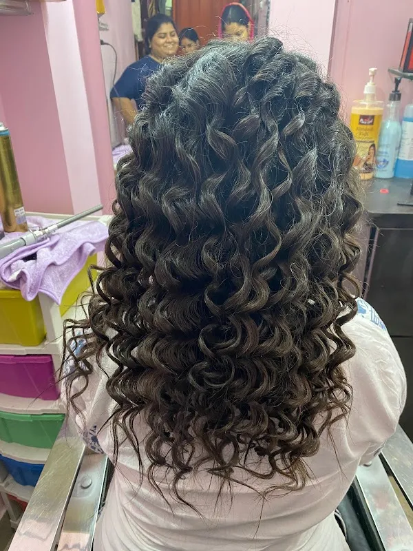 Ridhii beauty hub
