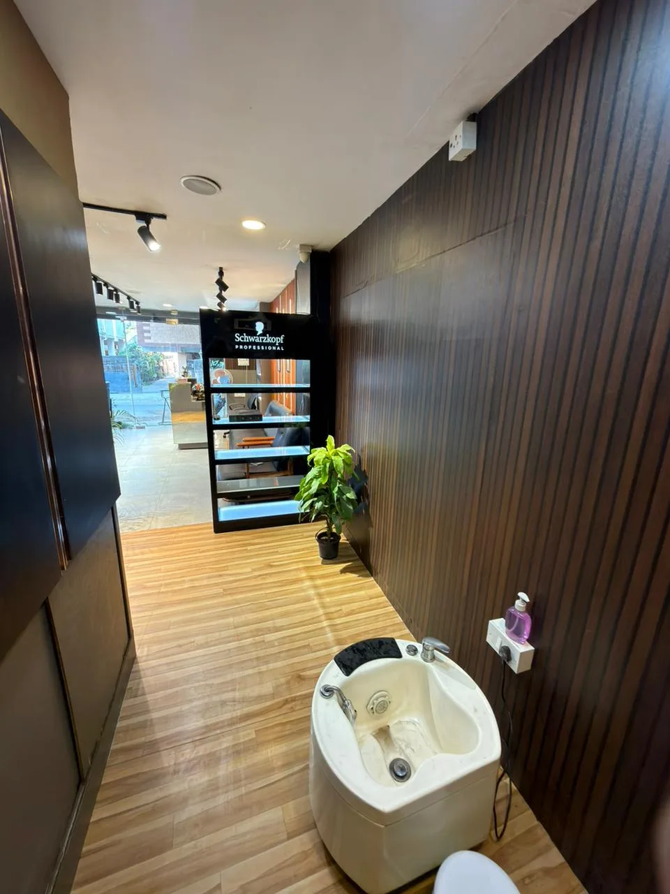 Salon R Unisex