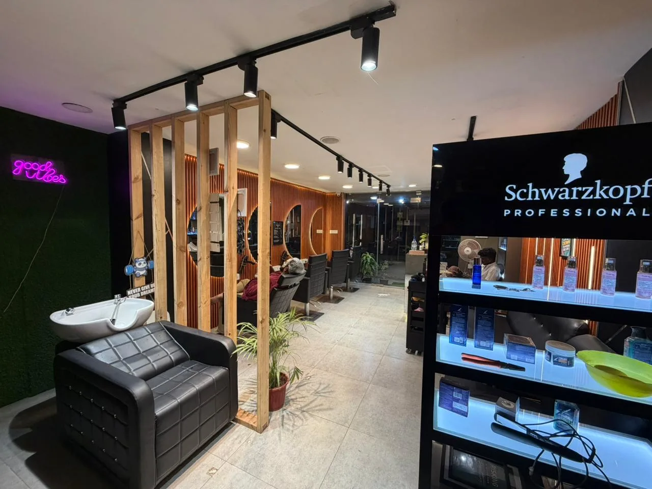 Salon R Unisex