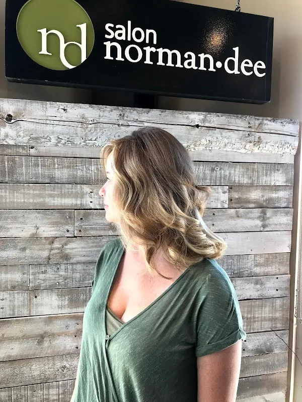 Salon Norman Dee
