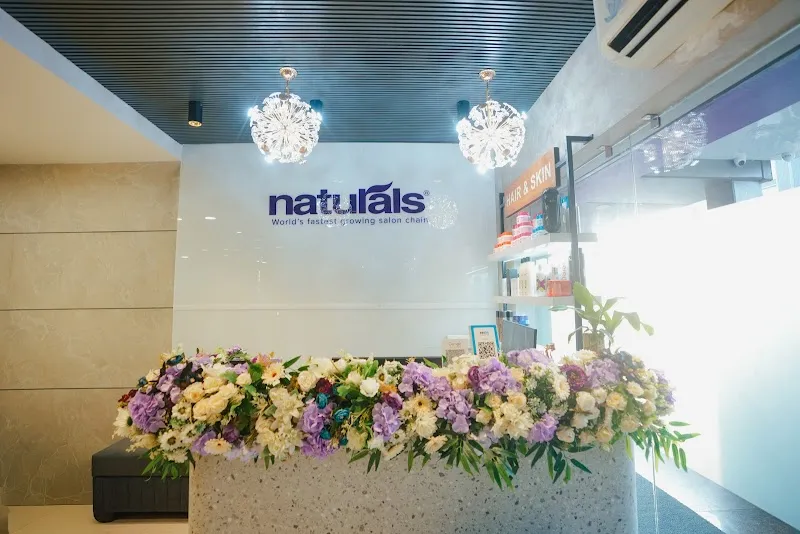 Naturals Salon