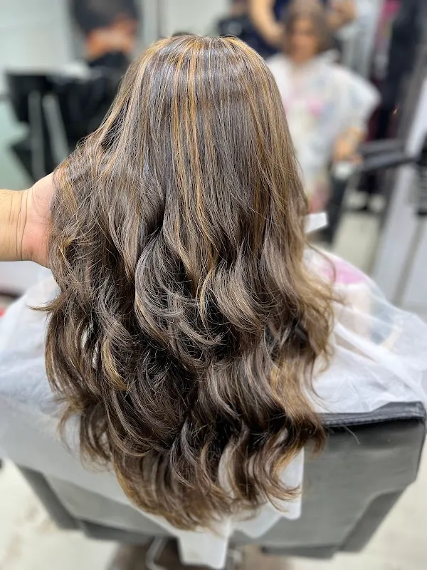 Looks hair studio unisex salon grand Road, East