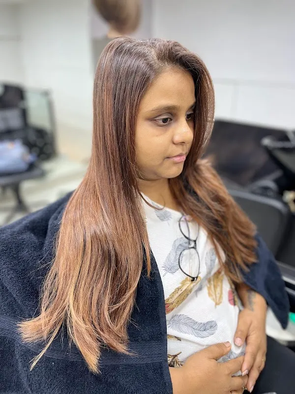 Looks hair studio unisex salon grand Road, East