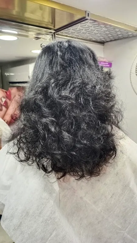 Looks hair studio unisex salon grand Road, East