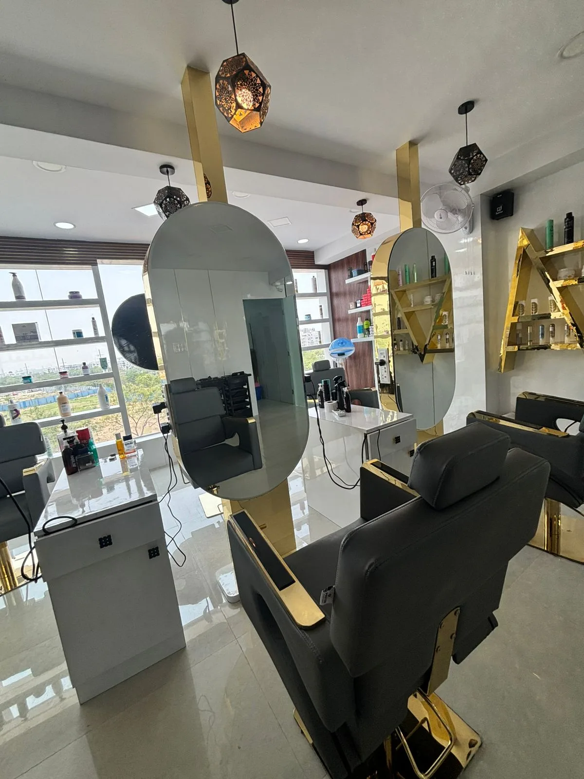 ROMEO & JULIET UNISEX SALON MALLAMPET