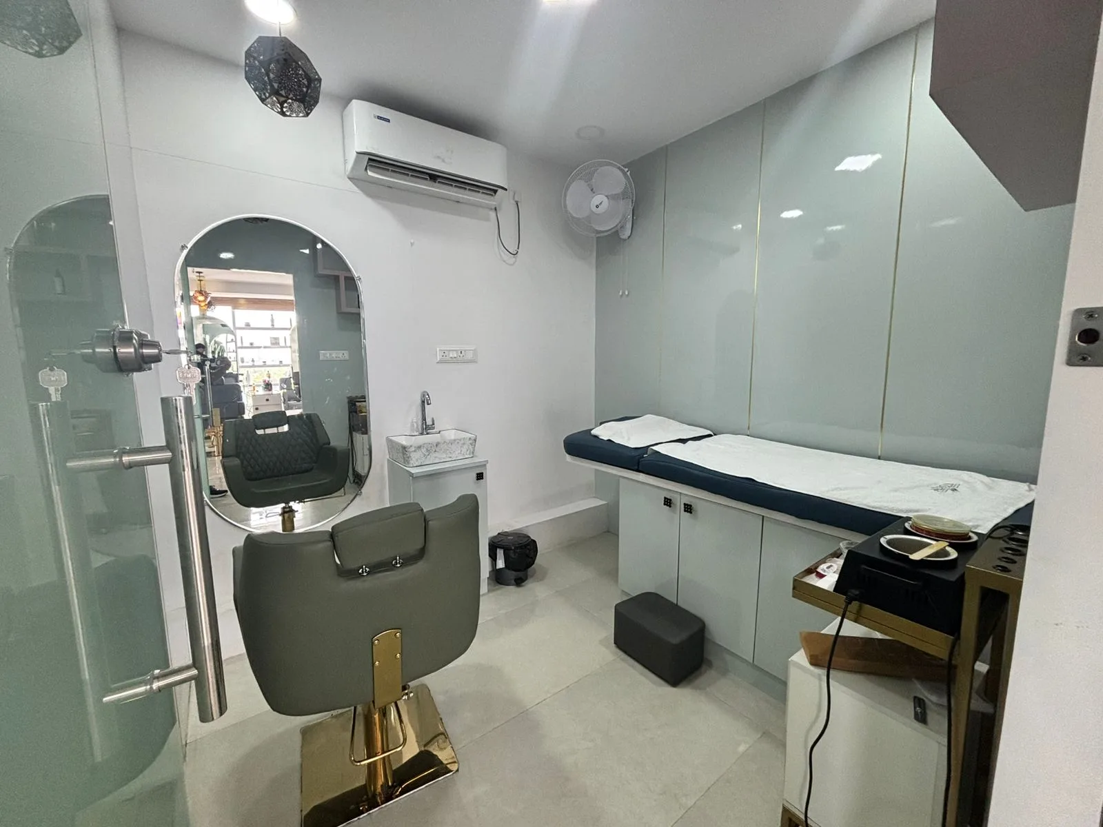 ROMEO & JULIET UNISEX SALON MALLAMPET
