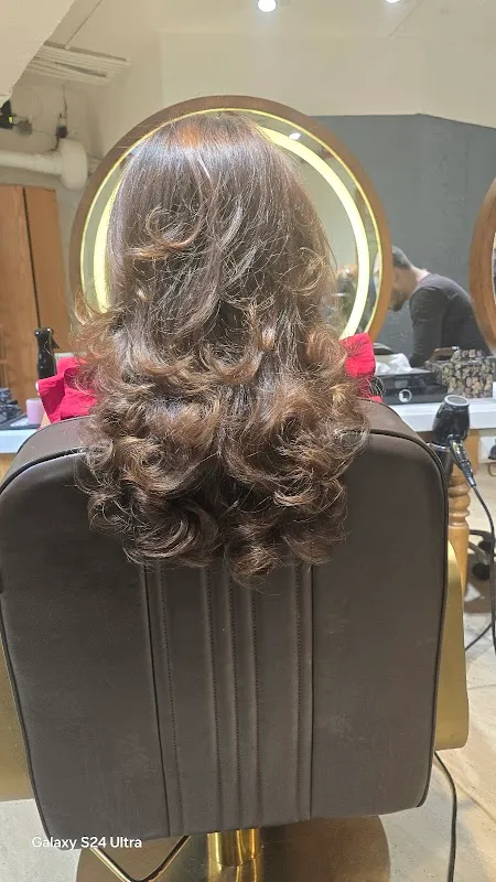 Looks Salon, GK 2
