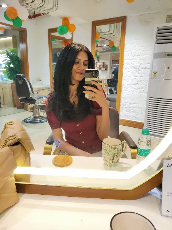 Looks Salon, GK 2