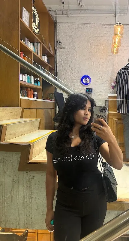 Looks Salon, GK 2