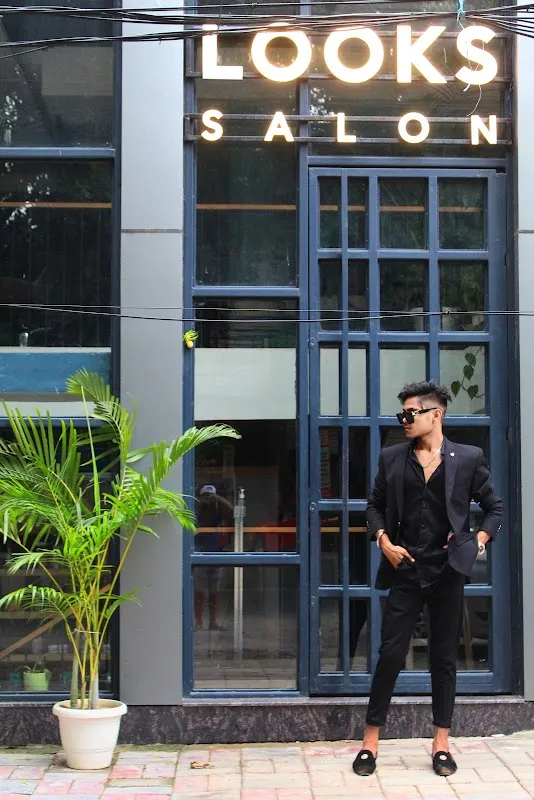 Looks Salon, GK 2