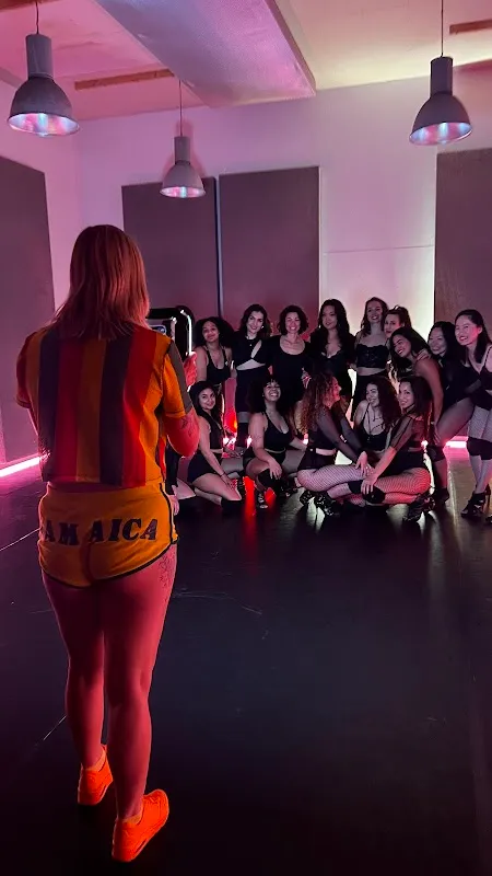 I Love Chicas Academy