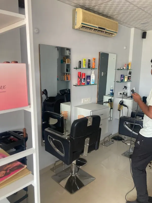 Divine Unisex Salon { For Hair ! Skin ! Makeup ! Nail }
