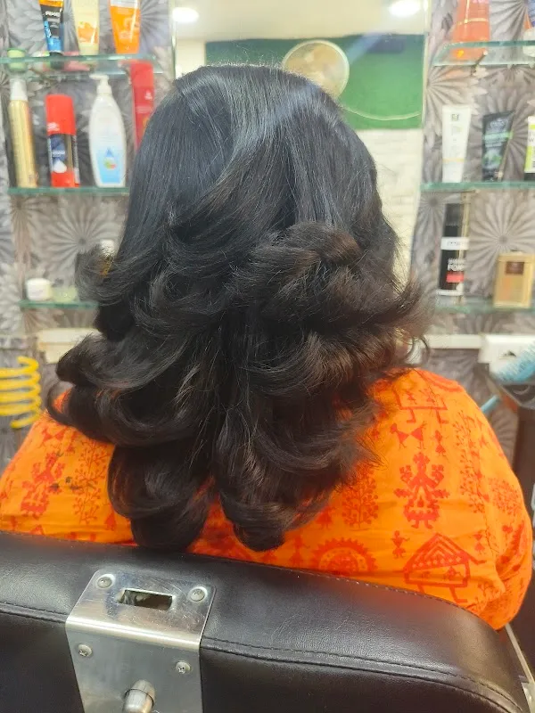 Divine Unisex Salon { For Hair ! Skin ! Makeup ! Nail }