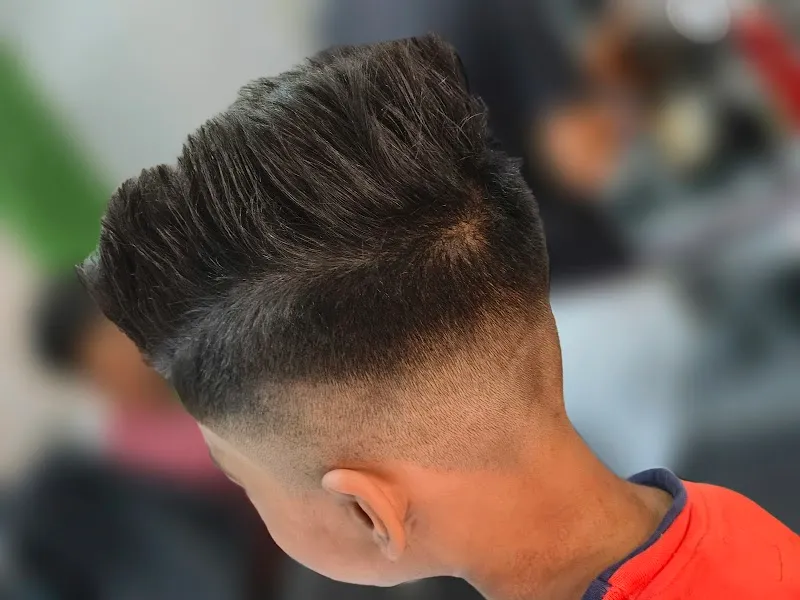 AM LUXURIOUS UNISEX SALON & ACADEMY
