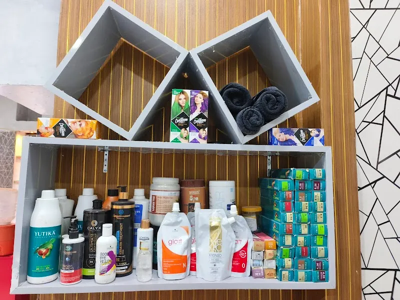AM LUXURIOUS UNISEX SALON & ACADEMY