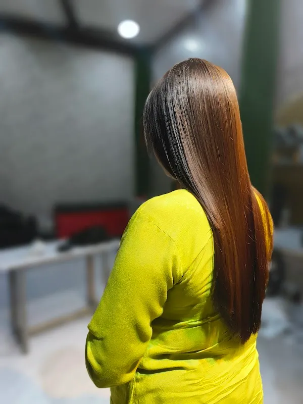 AM LUXURIOUS UNISEX SALON & ACADEMY