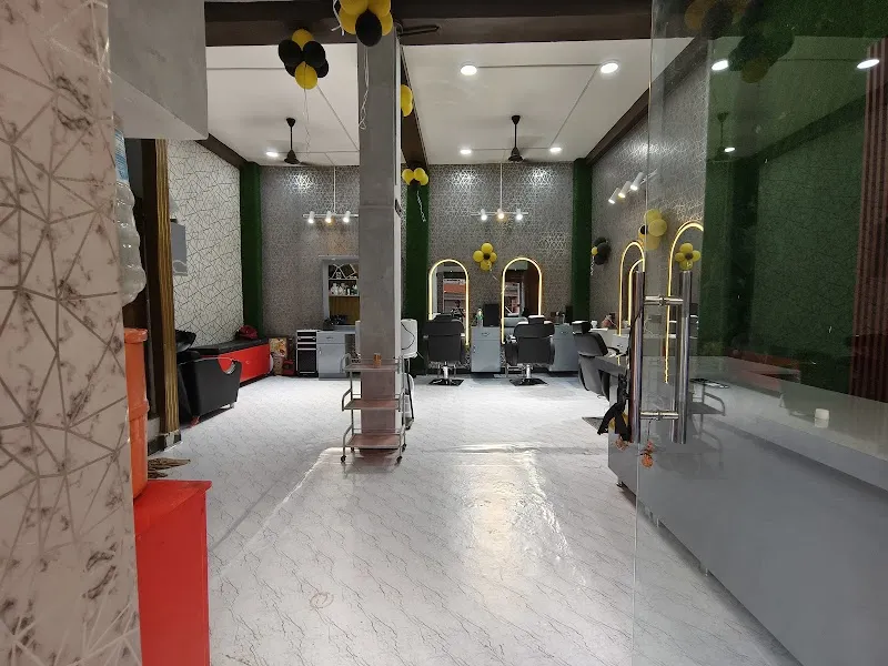AM LUXURIOUS UNISEX SALON & ACADEMY
