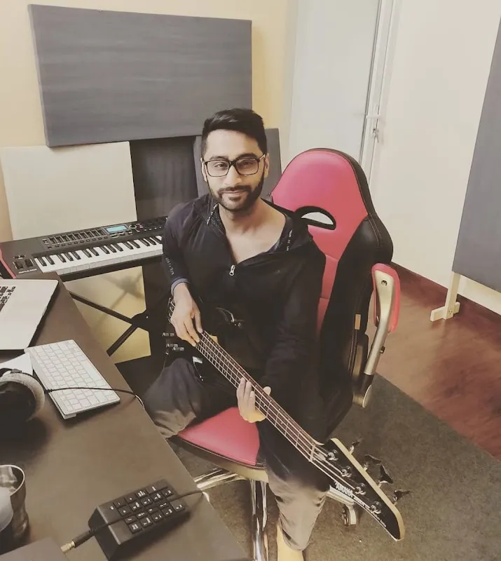 Square Wave Studios - Music and Film dubbing studio