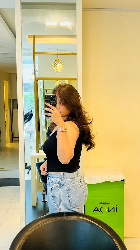 Looks Salon Pvr Saket